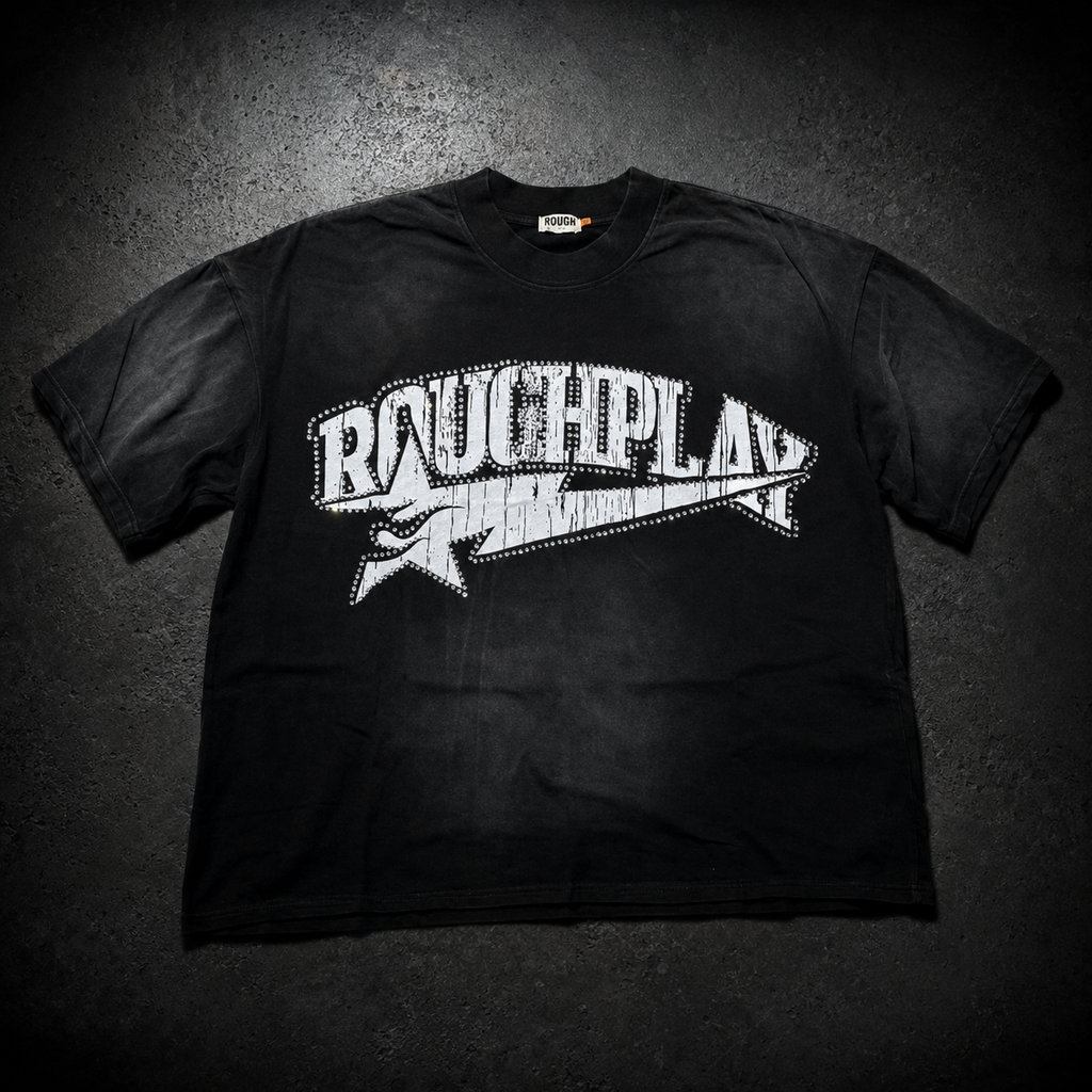 Camiseta Roughplay Studded Logo – Washed Black